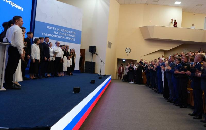 Начальник регионального управления Росгвардии принял участие в мероприятиях, посвященных Дню Государственного флага России в Тамбове