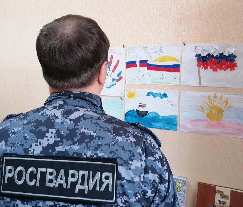 Детские рисунки триколора представили в ОВО Росгвардии по ЕАО