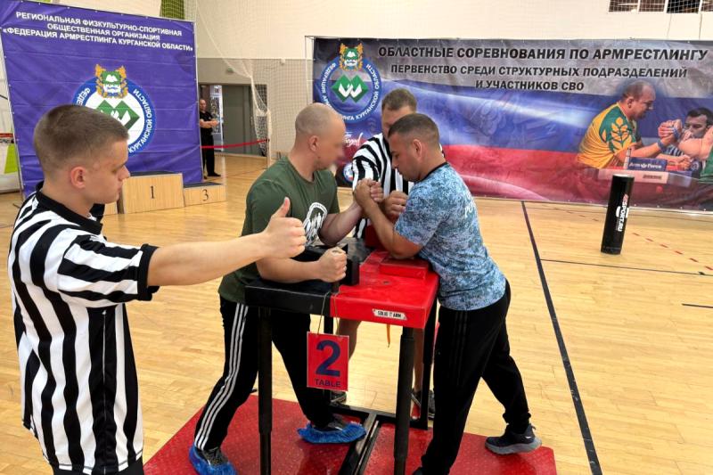 Сотрудники ОМОН Росгвардии одержали победу в областных соревнованиях по армрестлингу в Зауралье