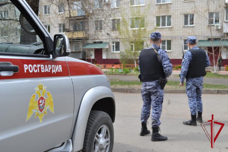 Сотрудники Отдела вневедомственной охраны Управления Росгвардии по Еврейской автономной области пресекли попытку грабежа из продуктового магазина