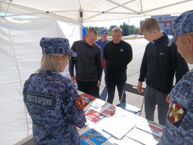 Сотрудники Росгвардии проинформировали жителей Ковылкинского района о службе в ведомстве