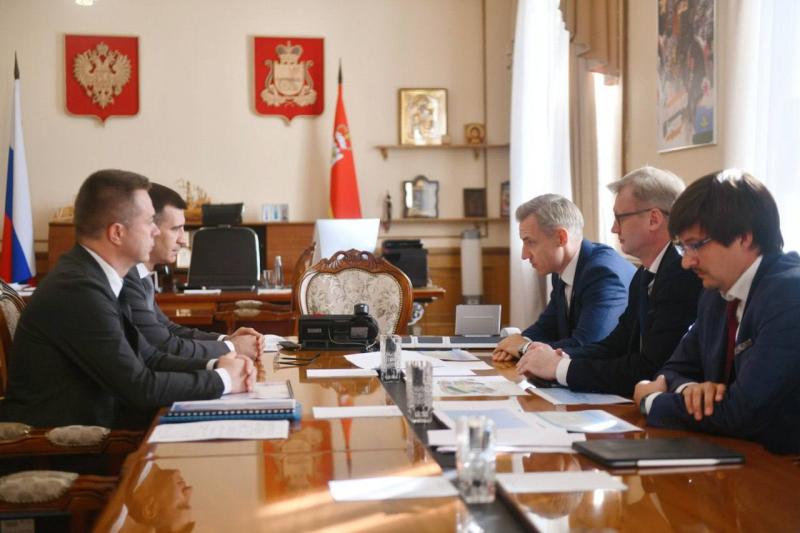 Василий Анохин и Борис Эбзеев обсудили подготовку электросетевого комплекса Смоленской области к зиме