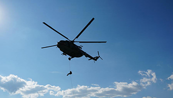 В Ульяновске росгвардейцы провели тренировку по беспарашютному десантированию