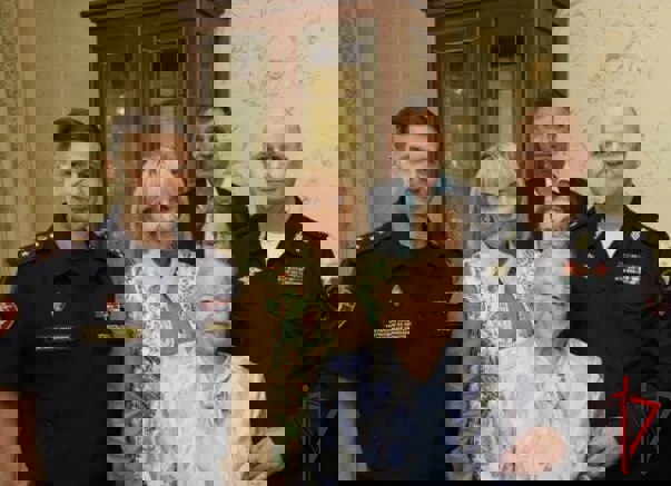 Глава региона и начальник Росгвардии по ЕАО поздравили ветерана ВОВ с 95-летием