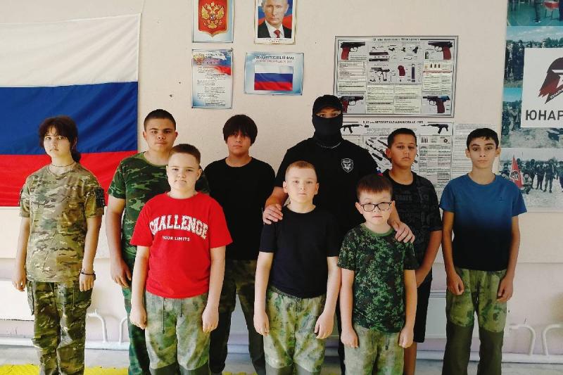 В Югре Росгвардия проводит патриотические встречи с подшефными школьниками, посвященные Дню образования вневедомственной охраны