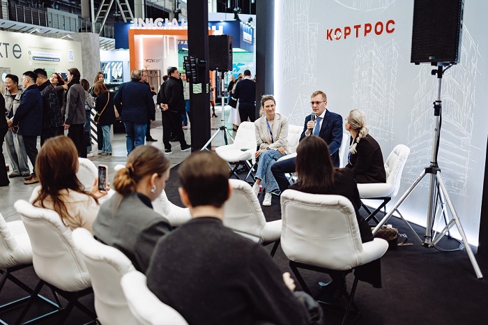 В лектории ГК «КОРТРОС» на форуме 100+ TechnoBuild 2025 обсудили путь «умного дома» к «умному микрорайону»