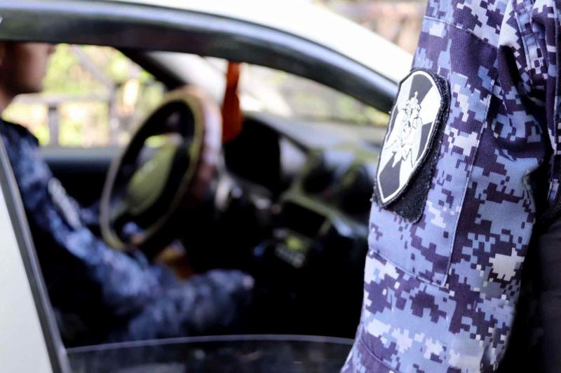 Росгвардейцы защитили медработников и пациентов от агрессивного горожанина