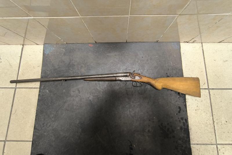 Инспекторы Росгвардии поблагодарили 51-летнюю охранницу, которая выдала найденное неучтенное ружье