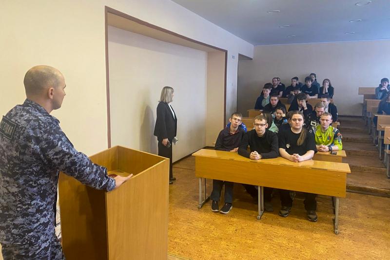 Росгвардейцы провели серию познавательных встреч с кузбасскими студентами