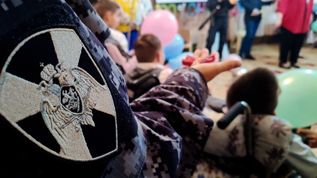 Сотрудники Росгвардии стали почетными гостями праздничного концерта воспитанников Алешкинского дома-интерната