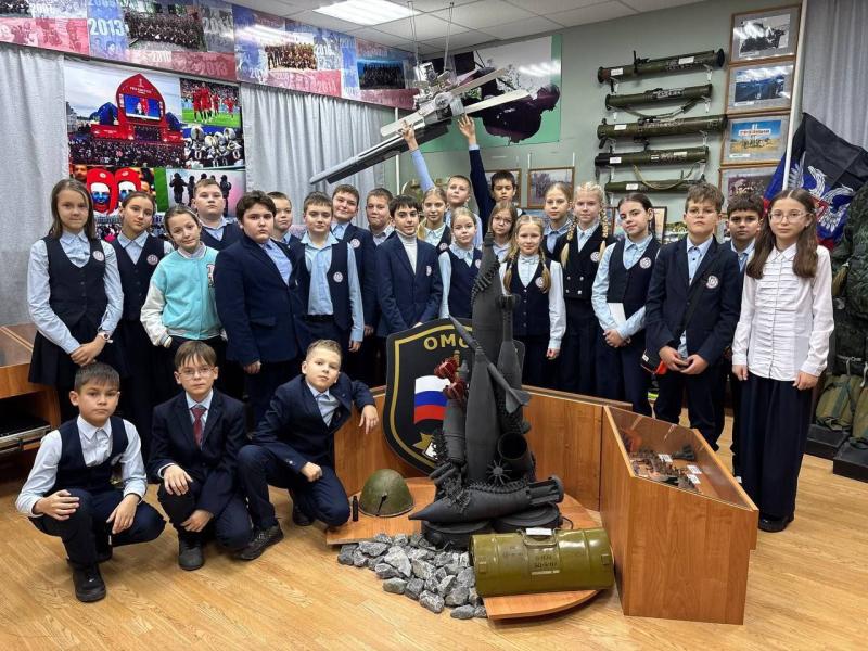 В Мордовии росгвардейцы провели патриотическое мероприятие для школьников