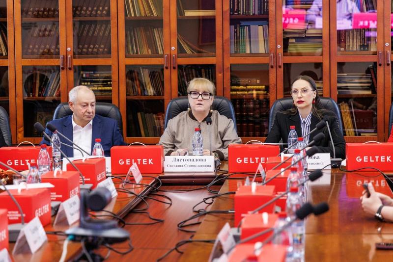 Как сохранить модный бизнес в эпоху импортного давления и жёсткой экономики? В ТПП РФ обсудили как сохранить креативный бизнес в условиях жесткой экономики