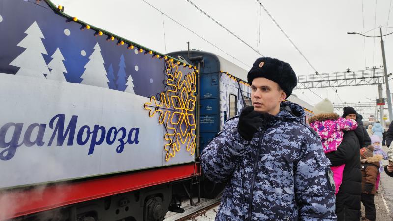 Росгвардия обеспечила безопасность пребывания передвижной резиденции Деда Мороза в Мордовии