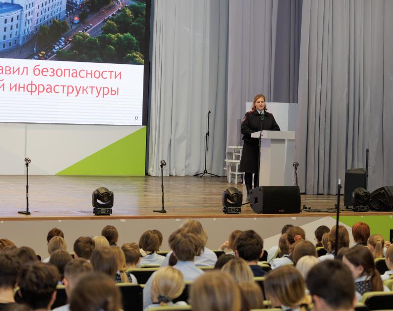 Воронежские сотрудники транспортной полиции посетили образовательный центр 