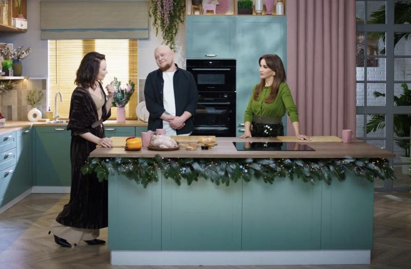 Михаил Стогниенко с супругой Ксенией и актриса Юлия Такшина поговорят о любви с Анфисой Чеховой на новогодних праздниках на ТВ-3