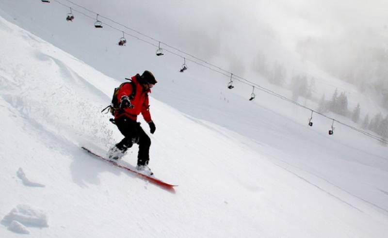 Половина россиян считает зимние курорты опаснее летних