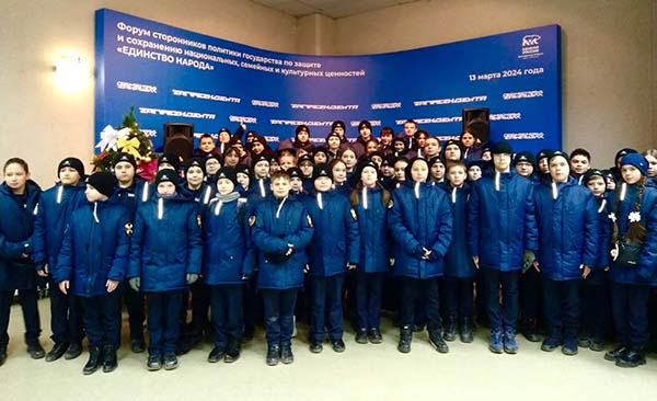 Сотрудники подмосковного главка Росгвардии организовали посещение Губернаторской ёлки для кадетов подшефного класса