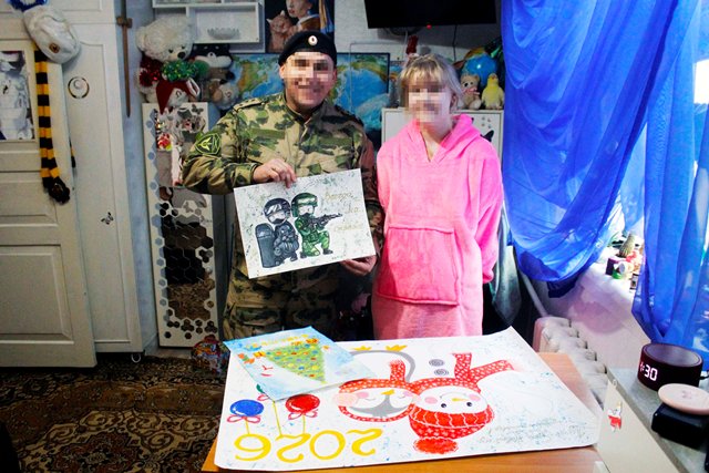 В Херсонской области сотрудники спецназа Росгвардии поддержали акцию «Елка желаний»