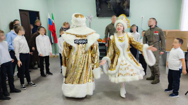 Дед Мороз специального назначения поздравил с Новым годом воспитанников казанского интерната