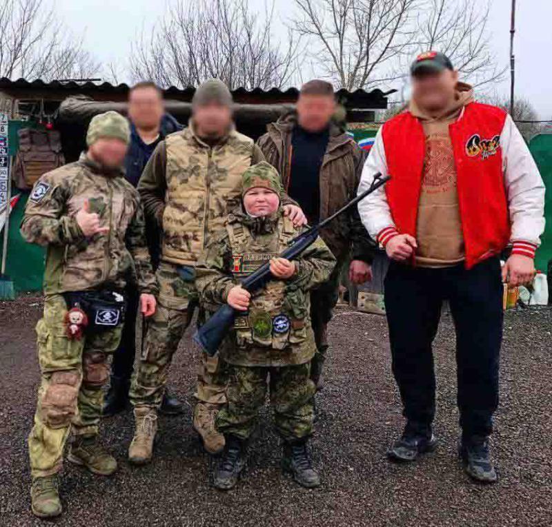 Сотрудники спецподразделения Росгвардии исполнили новогоднее желание мальчика из Курской области