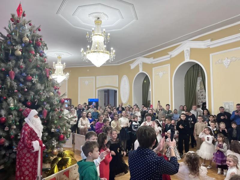 Дети росгвардейцев стали гостями Архиерейской рождественской ёлки в Тамбове